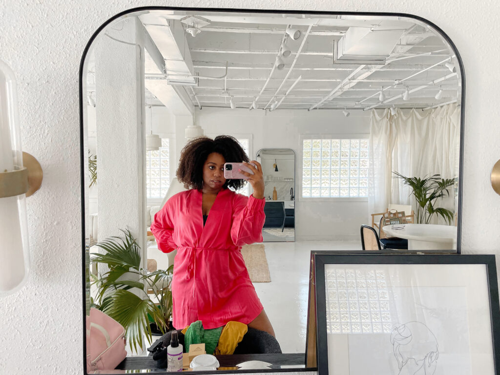 Lunya Washable Silk Robe, Washable Silk Loungewear, Silk Robes, Black Fashion Influencers, Black Fashion Bloggers, Coco Bates, Pink Silk Robes, Pink Washable Silk Robe