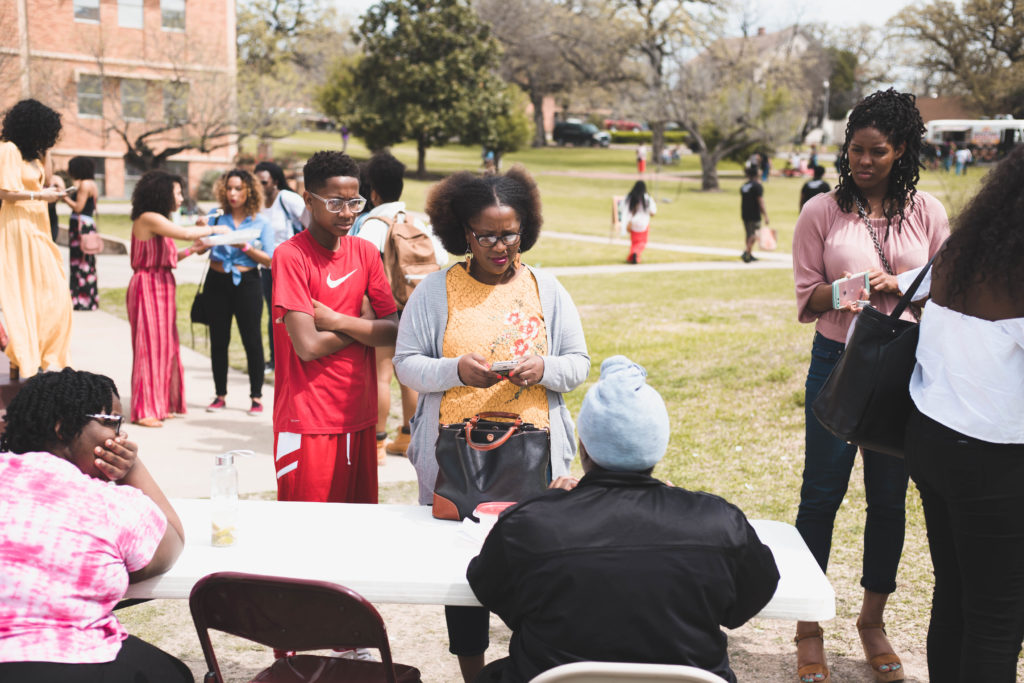 The Curly Girl Picnic, Black Events In Austin, Black Food Trucks in Austin, The Co Report Picnic, Natural Hair Events, Natural Hair Events in Texas, Black Events SXSW, Black Events in Texas, Popular Fashion Bloggers, Coco Bates, Popular Black Bloggers, African American Events, African American Festivals, Natural Hair Bloggers, Popular Black Bloggers